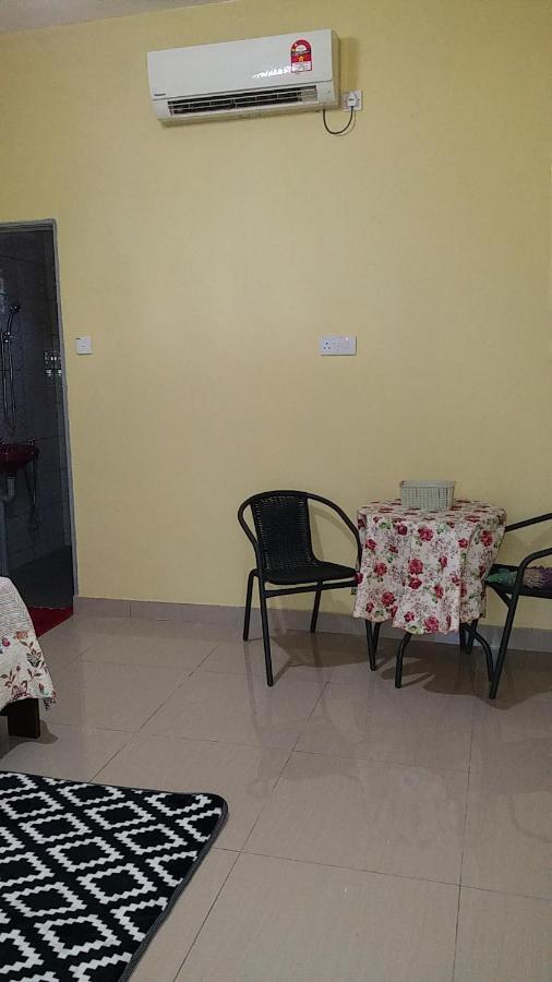 Dhia Irdina Homestay *